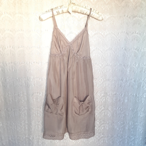 Glam Vintage Soul Beige Dress With Two Pockets Trimmed With Lace Silk  Size M - Picture 1 of 12